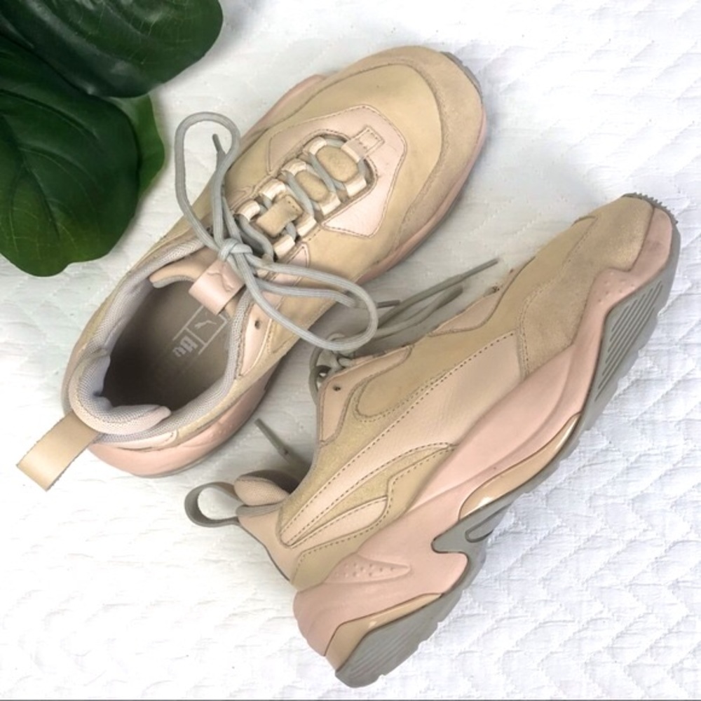 Puma Thunder Desert Chunky Sneakers Shoes
Size 7